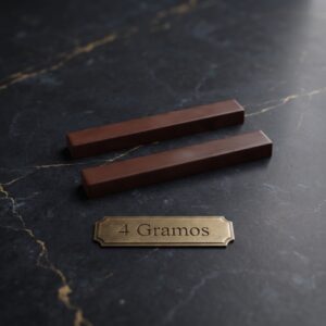 Moldes para Chocolate de Policarbonato Mini Barrita Plana 4g Cavidades: 21 Material: Policarbonato Grado Alimenticio Peso: 4 g Ancho: 10 mm Largo: 80 mm Alto: 5 mm https://moldesymoldes.mx/mini-barrita-plana/