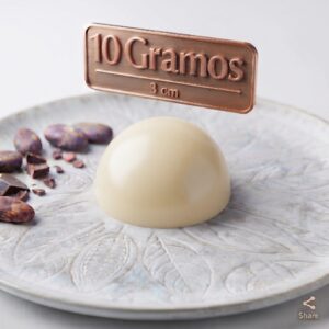 Moldes para Chocolate de Policarbonato Media Esfera 10g Cavidades: 21 Material: Policarbonato Grado Alimenticio Peso: 10 g Diámetro: 30 mm Alto: 15 mm