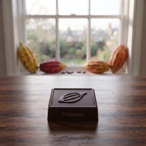 Rectángulo Cacao 9g $330.00 Cavidades: 21 Material: Policarbonato Grado Alimenticio Peso: 9 g Ancho: 25 mm Largo: 32 mm Alto: 9 mm